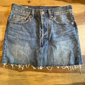 Levi’s Denim Skirt sz W27